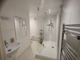 Suite, Ensuite | Bathroom