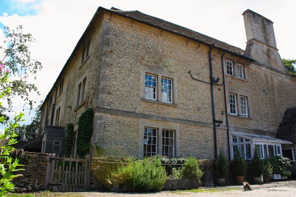 Exterior - Manor Farm Bed & Breakfast (Chippenham)