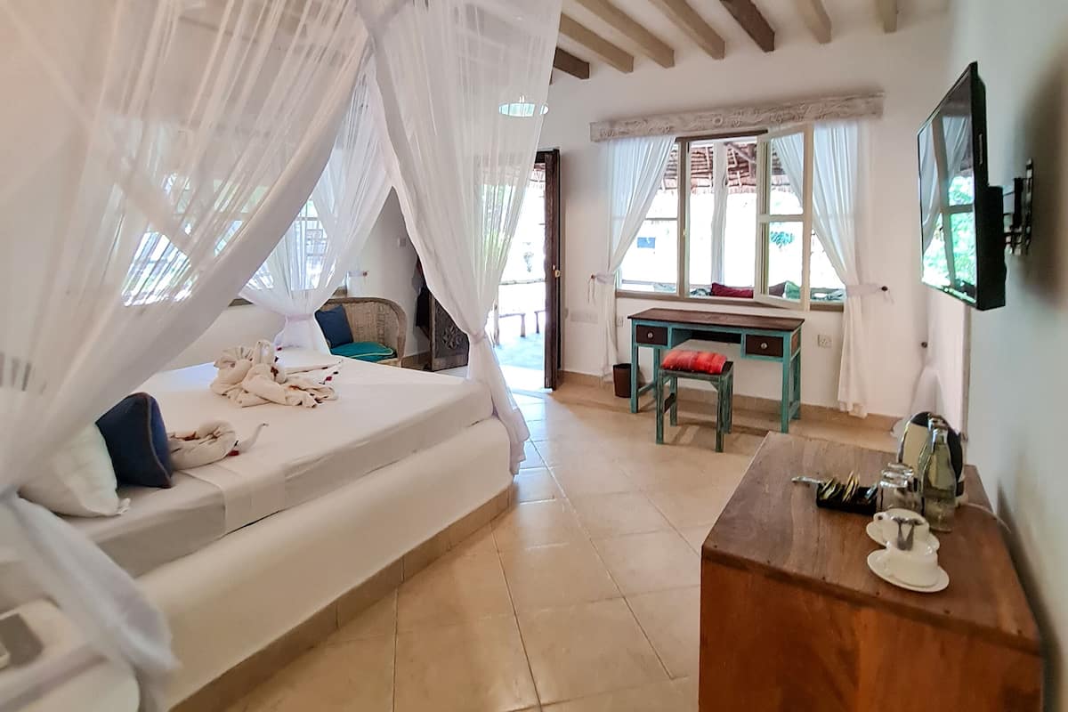 superior room | 1 bedroom, in-room safe, individually decorated, individually furnished