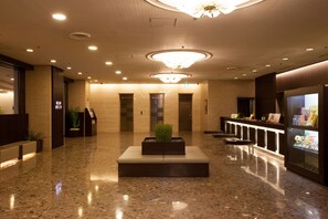 Lobby - Mitsui Garden Hotel Osaka Yodoyabashi (Osaka)