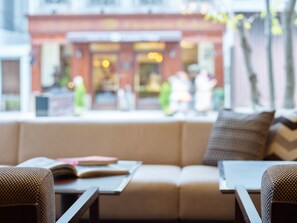 ロビーラウンジ