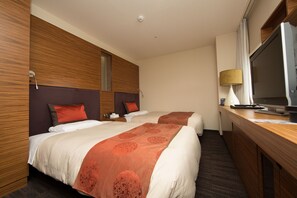 In-room safe, desk, free WiFi, bed sheets - Mitsui Garden Hotel Osaka Yodoyabashi (Osaka)