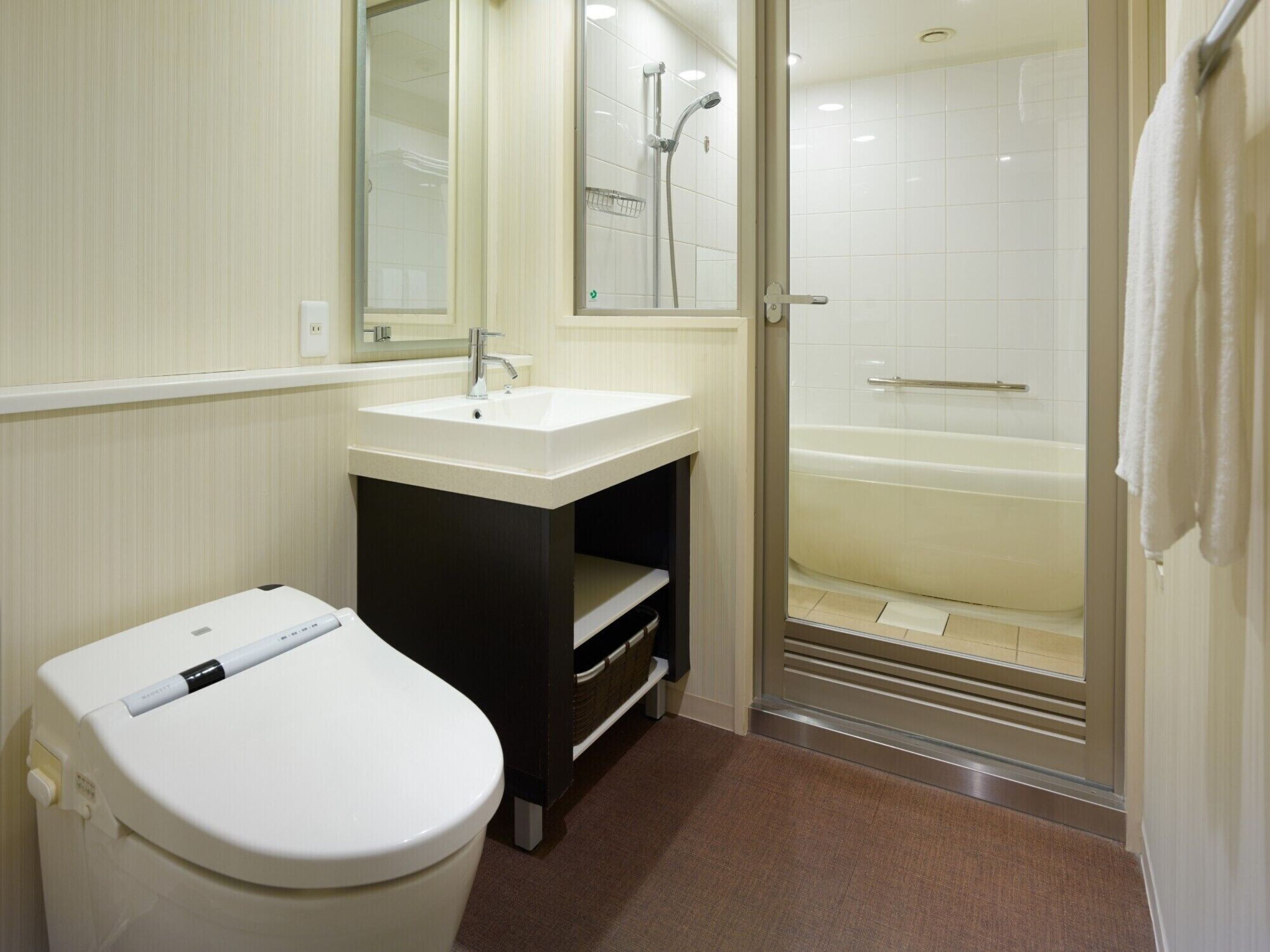 in-room safe, desk, free wifi, bed sheets