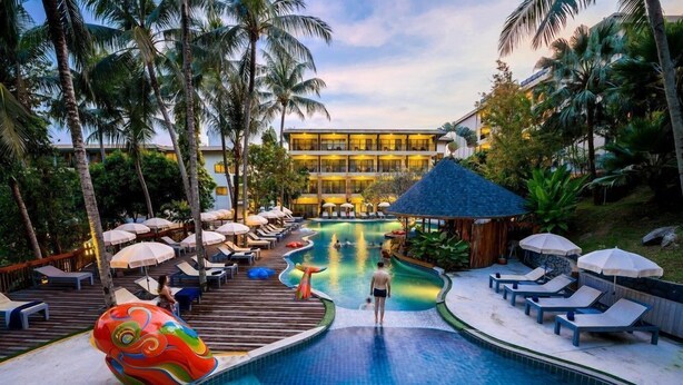 3 outdoor pools - White Peach Hotel (PHUKET)