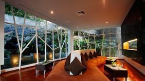 Lobby sitting area - White Peach Hotel (PHUKET)