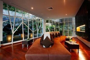 Coin salon dans le hall