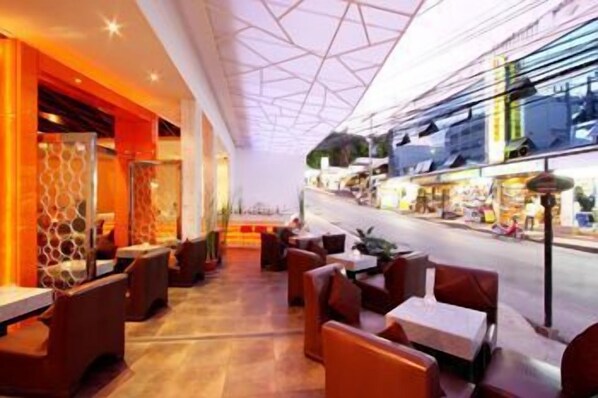 Restaurant - White Peach Hotel (PHUKET)