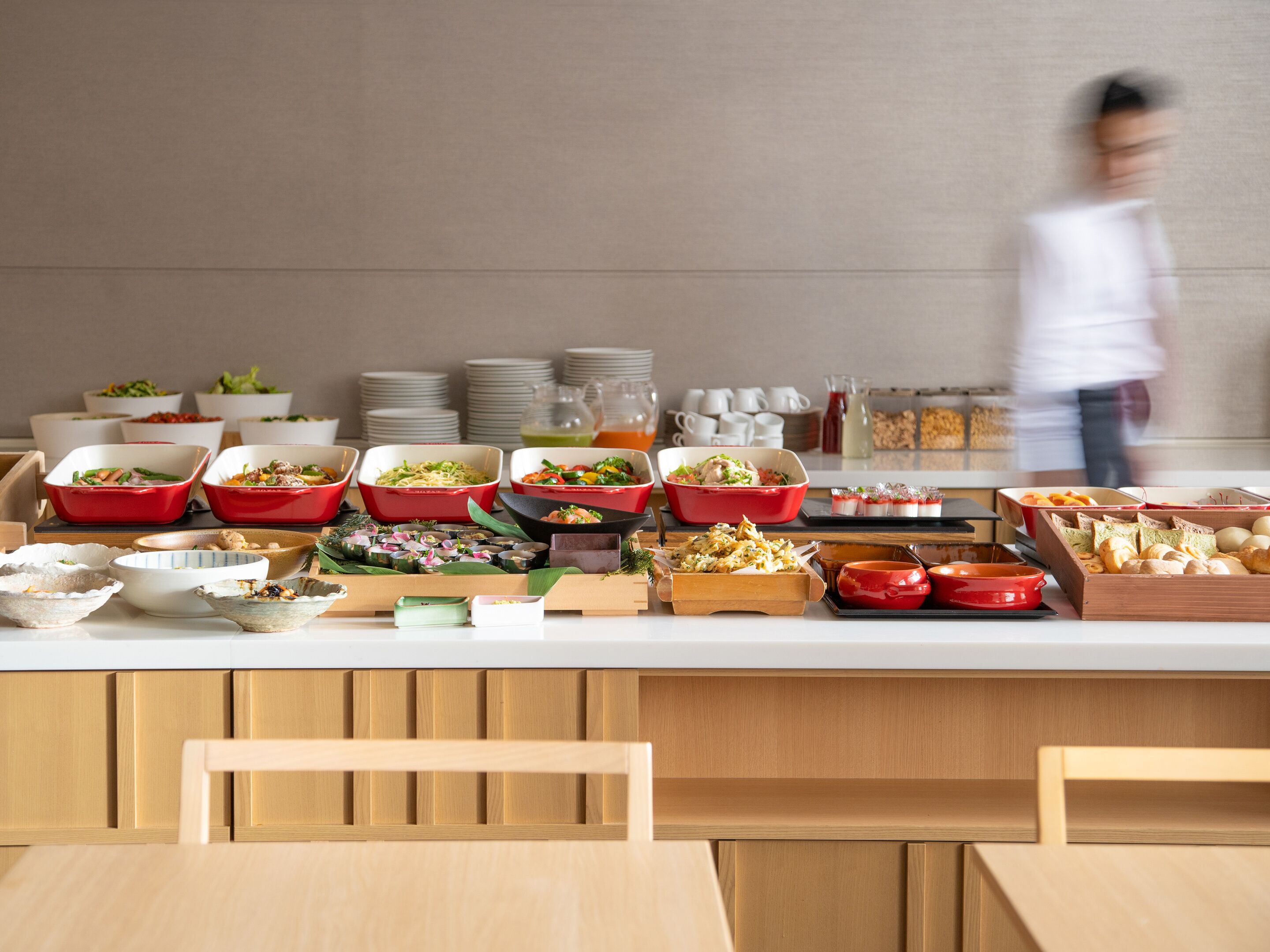 daily buffet breakfast (jpy 2200 per person)