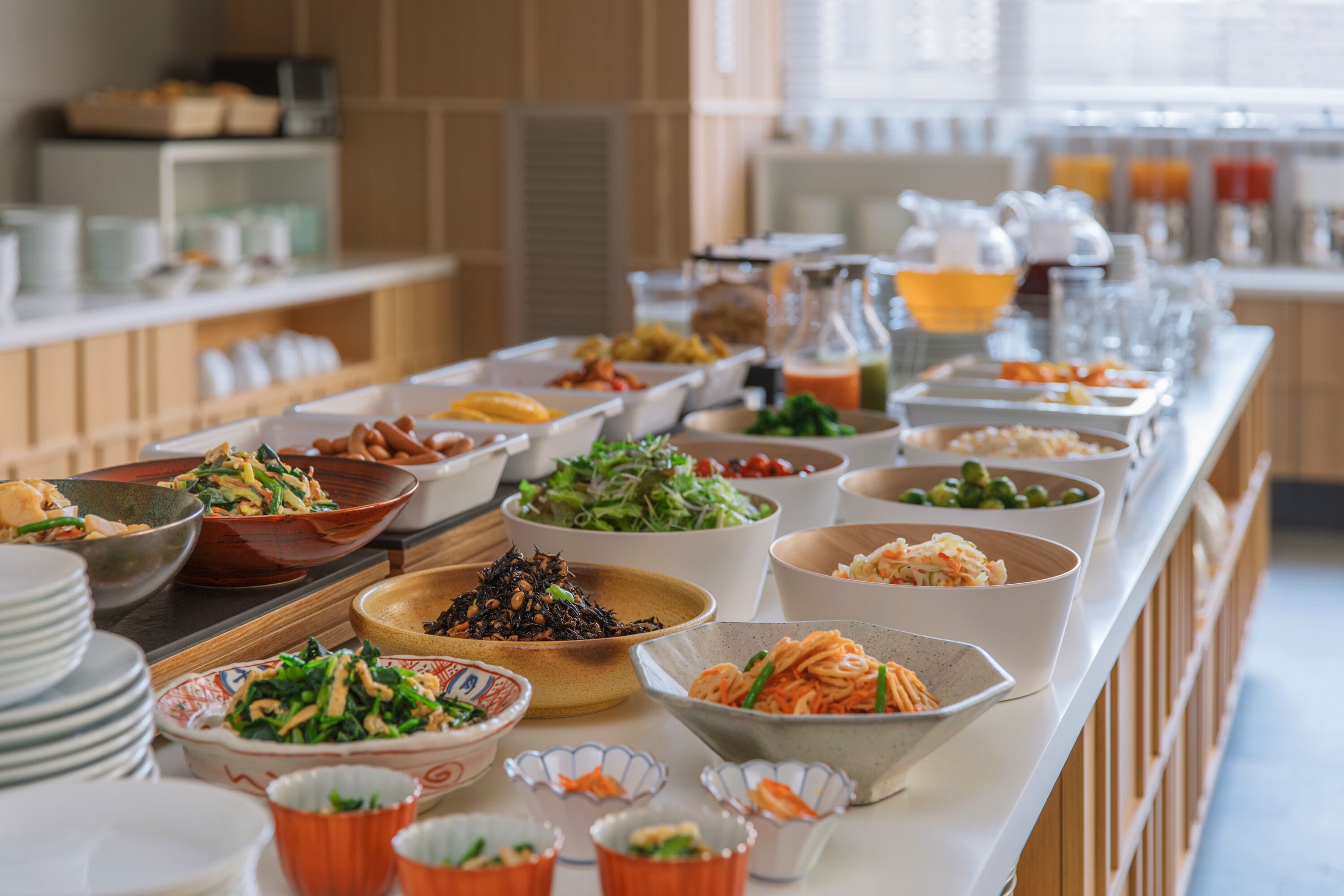 Daily buffet breakfast (JPY 2200 per person)