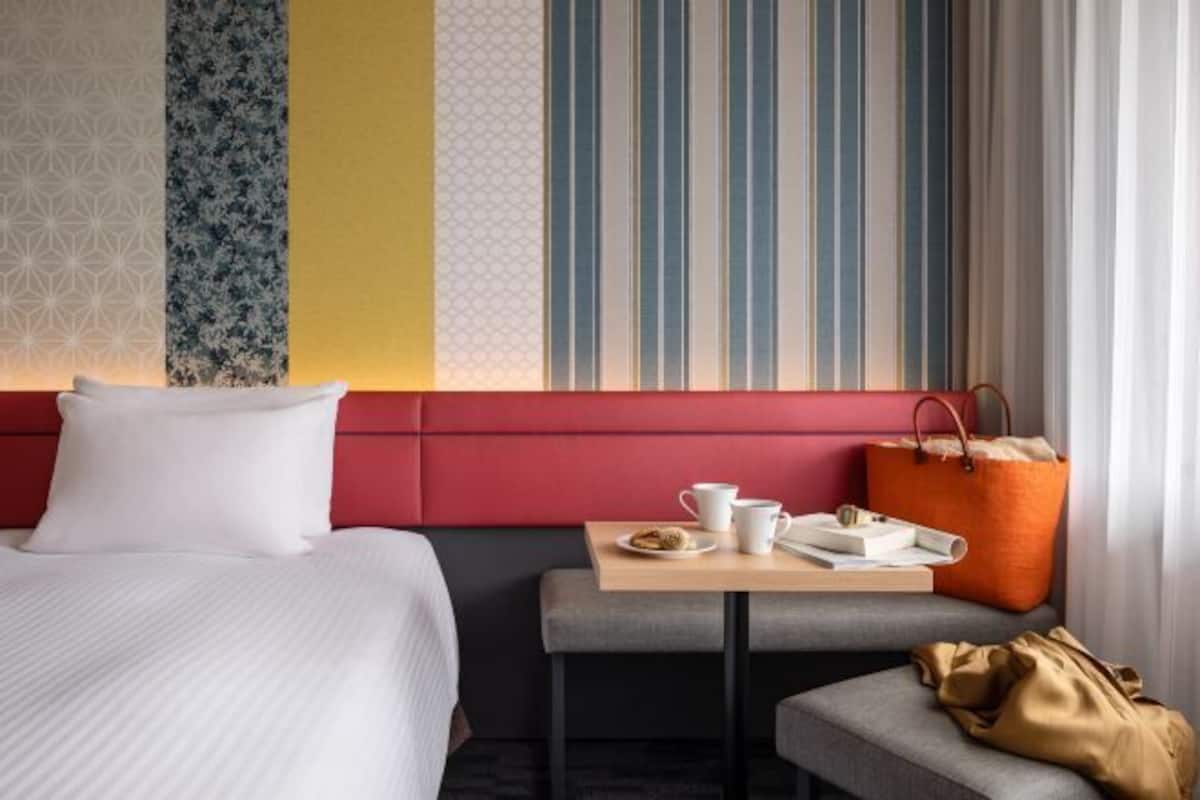 Sengetøy av topp kvalitet, dundyner, safe på rommet og blendingsgardiner