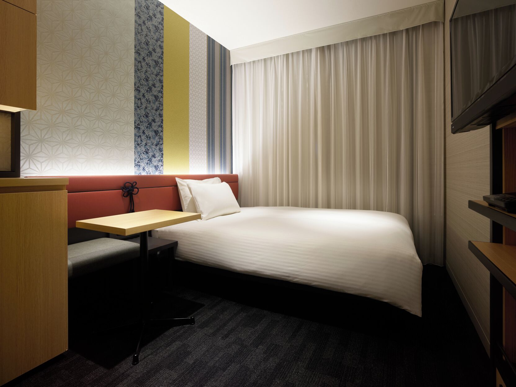 Luxe beddengoed, donzen dekbedden, een kluis op de kamer