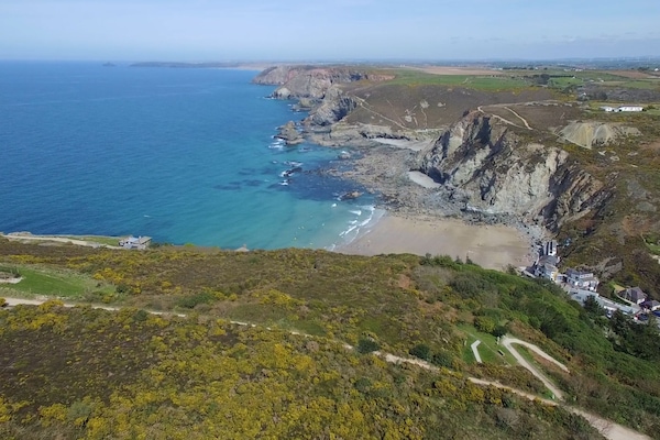 Ubicación cercana a la playa y arena blanca