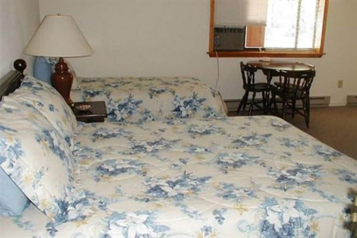 Triple Room, Private Bathroom (Queen/Twin w/kitchenette) | 1 bedroom, free WiFi, bed sheets