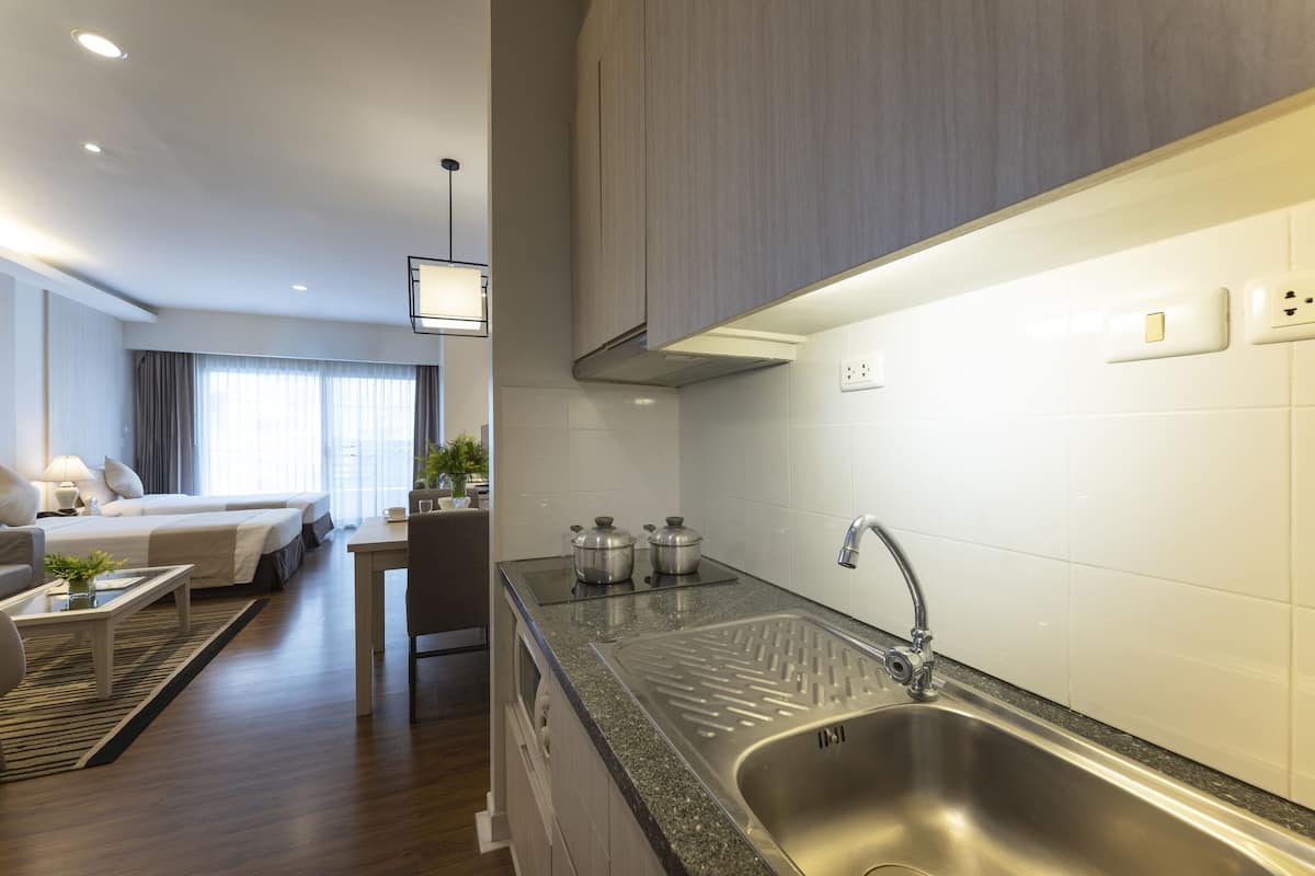 deluxe studio | private kitchenette | fridge, microwave, stovetop, electric kettle