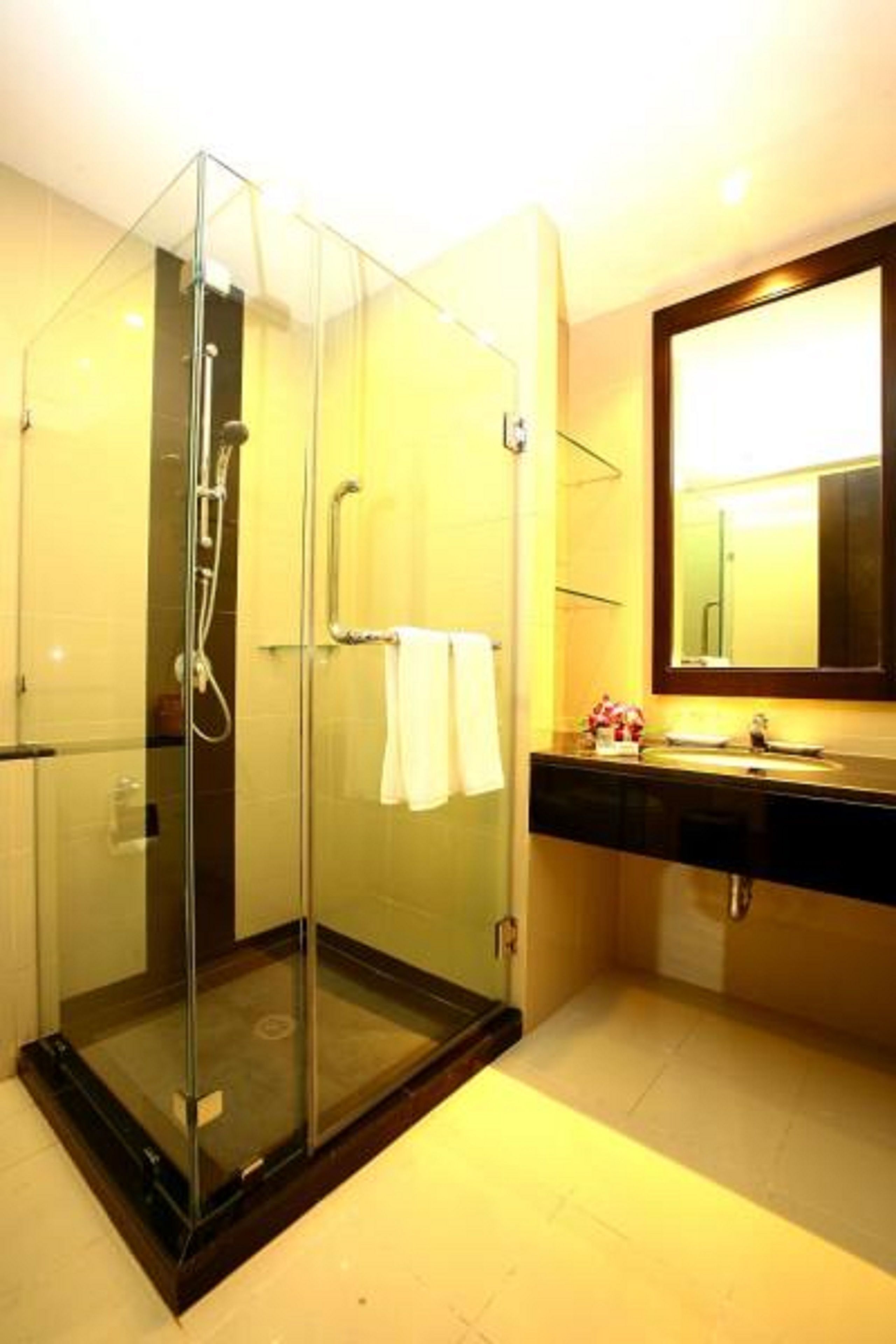 studio suite | bathroom | free toiletries, hair dryer, bathrobes, slippers