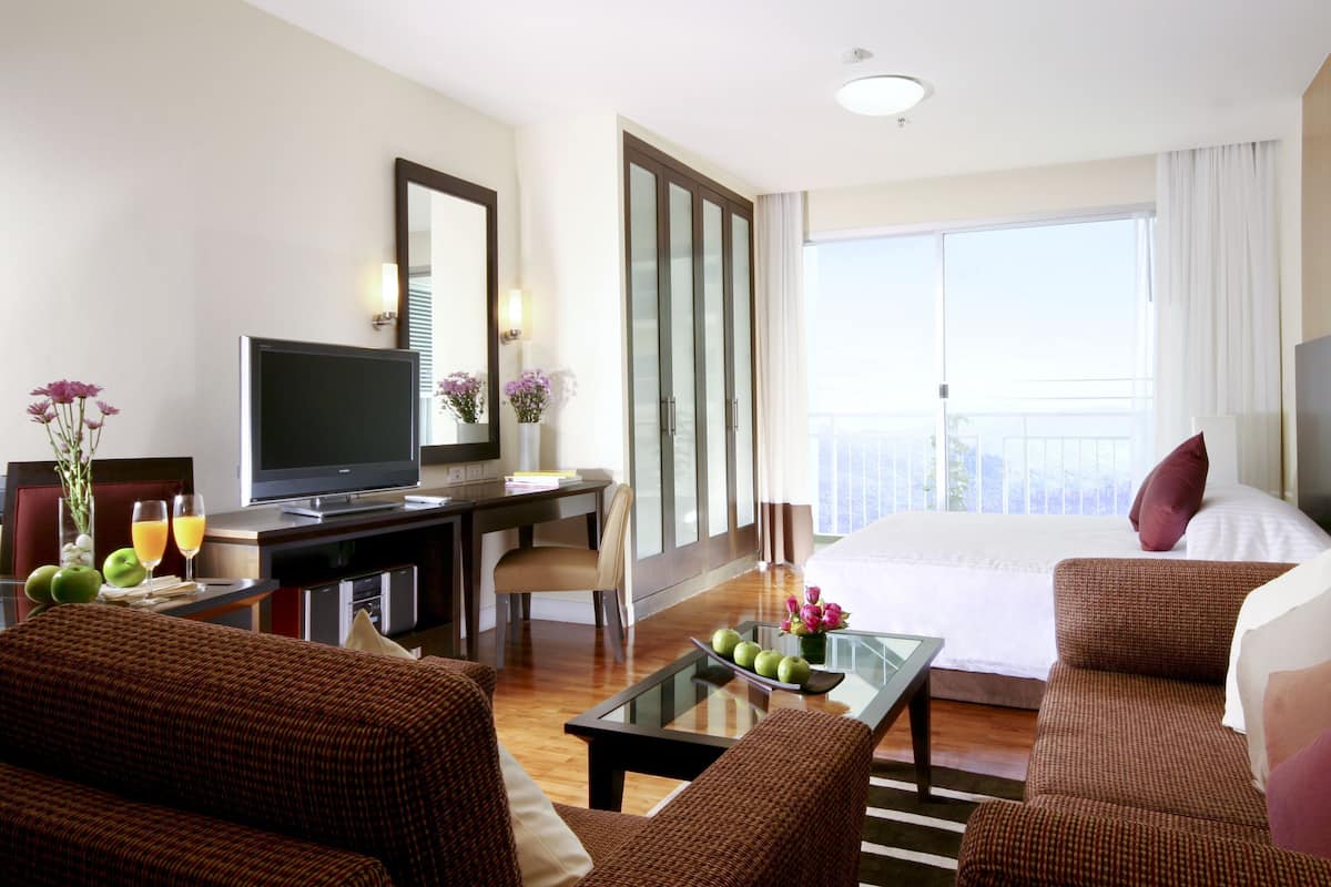 Minibar, in-room safe, individually decorated, desk
