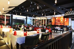 Breakfast, lunch and dinner served - The Radiant Hotel (Tuban)