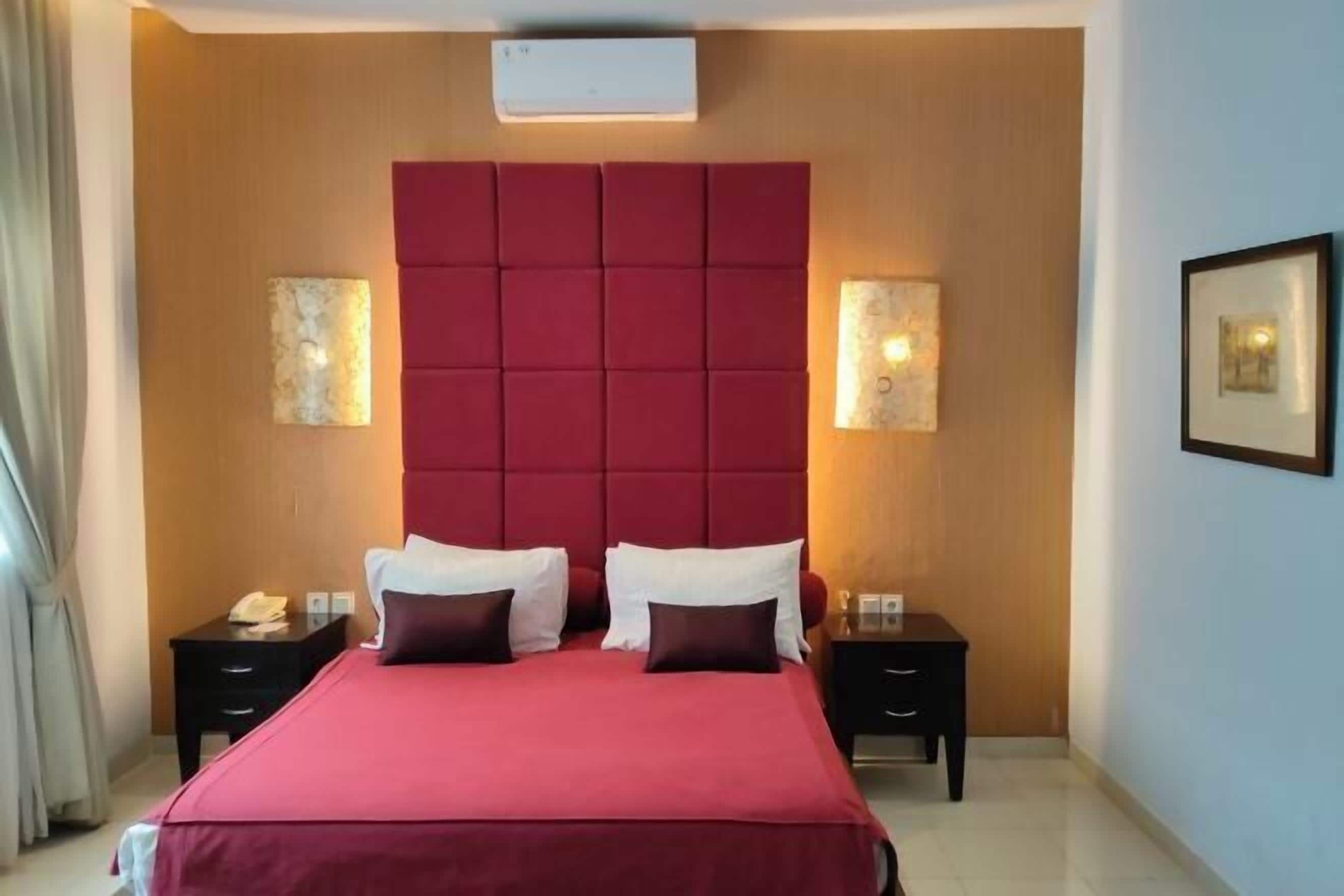 办公桌、笔记本电脑工作区、隔音、婴儿床