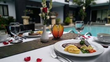 Se sirven desayunos, comidas y cenas