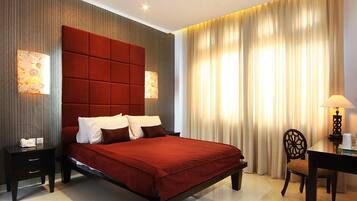 Desk, laptop workspace, soundproofing, cots/infant beds