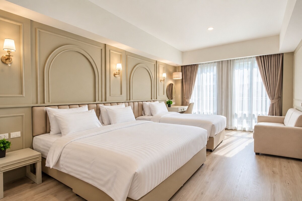 Habitación triple Premier | Caja fuerte, escritorio, cortinas opacas y wifi gratis