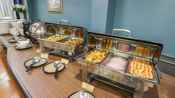 Daily cooked-to-order breakfast for a fee