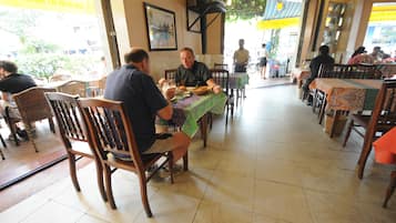 Se sirven desayunos, comidas y cenas