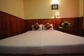 Yhden hengen superior-huone, 1 yhden hengen sänky | Select Comfort -patjalliset sängyt, minibaari, tallelokero huoneessa