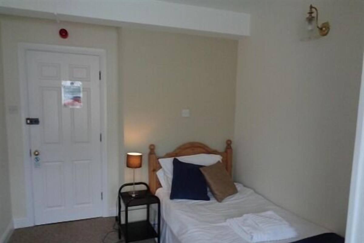 Standard EnSuite, One Single Bed | In-room safe, iron/ironing board (on request), WiFi (free)