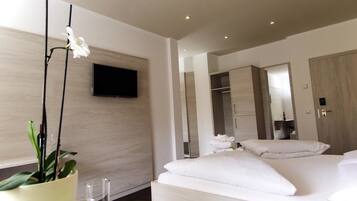 Comfort Double Room, 1 Queen Bed, Accessible, Non Smoking | Premium bedding, minibar, in-room safe, desk