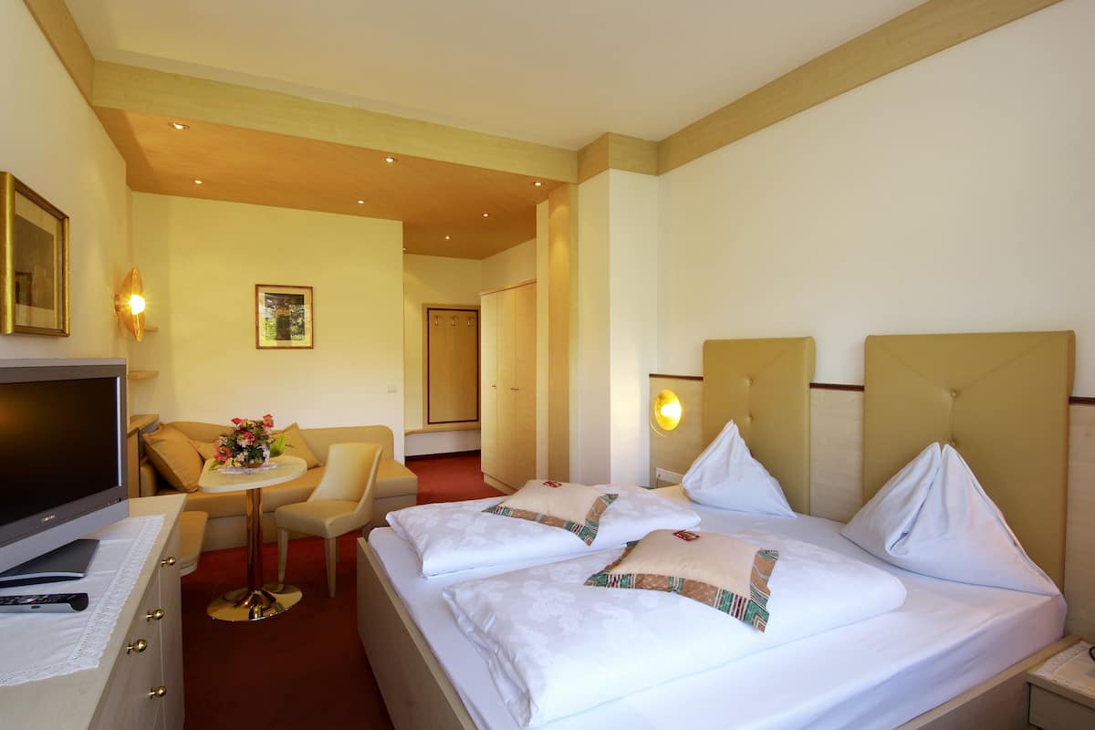Luxe beddengoed, een minibar, een kluis op de kamer, een bureau