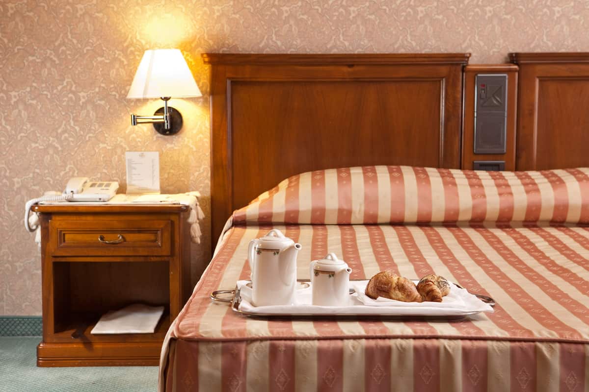 junior suite | 1 bedroom, frette italian sheets, minibar, in-room safe