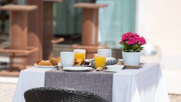 Desayuno estilo bufé