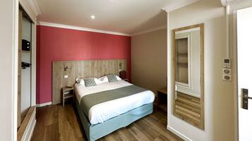 Single Room (Supérieure) | In-room safe, individually decorated, desk, soundproofing