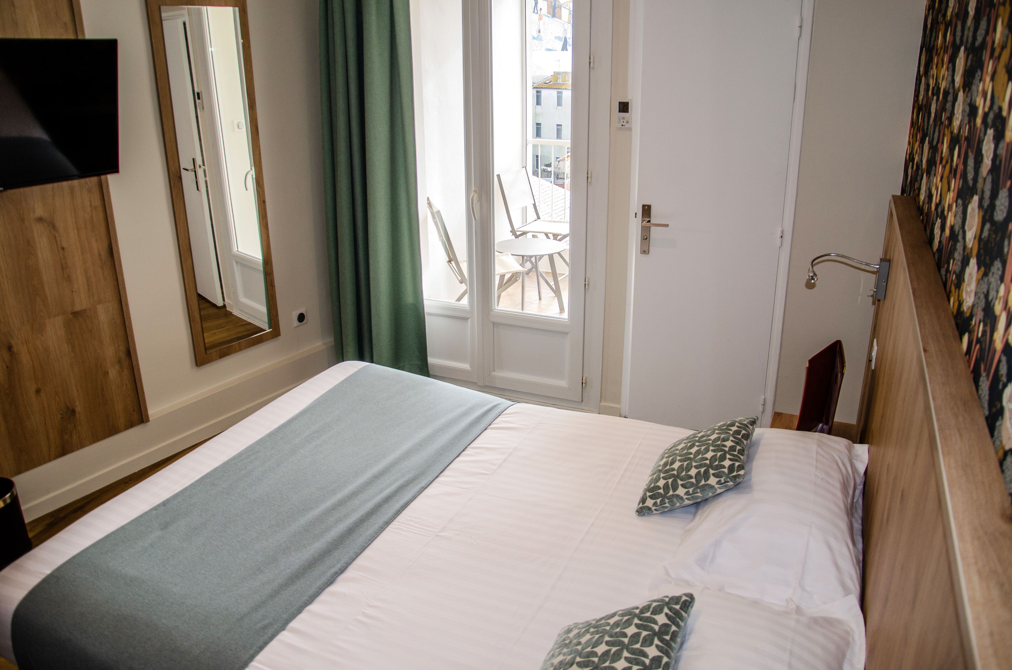 superior room, sea view (romance) | in-room safe, individually decorated, desk, soundproofing