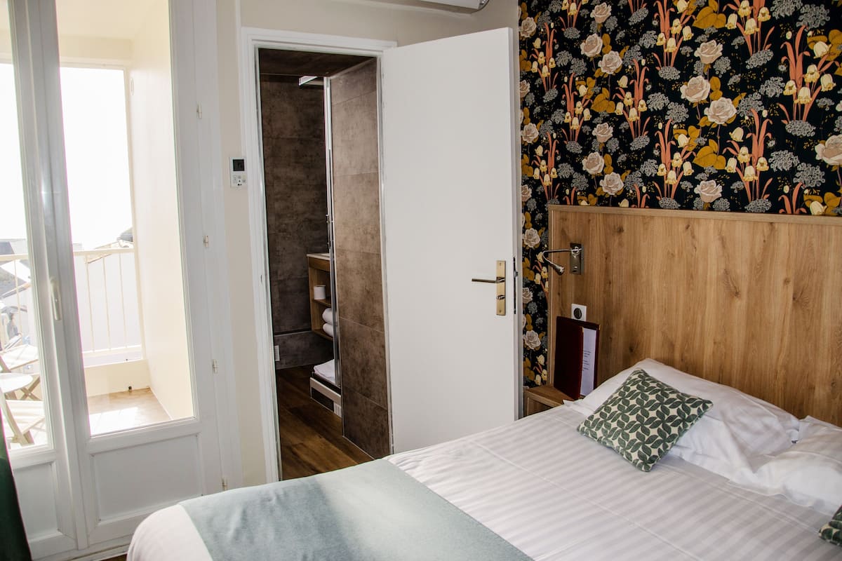 superior room, sea view (romance) | in-room safe, individually decorated, desk, soundproofing