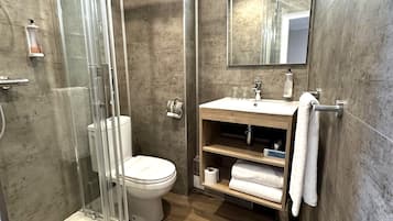 Habitación Club (Nautile) | Baño | Ducha y cabezal de ducha con hidromasaje