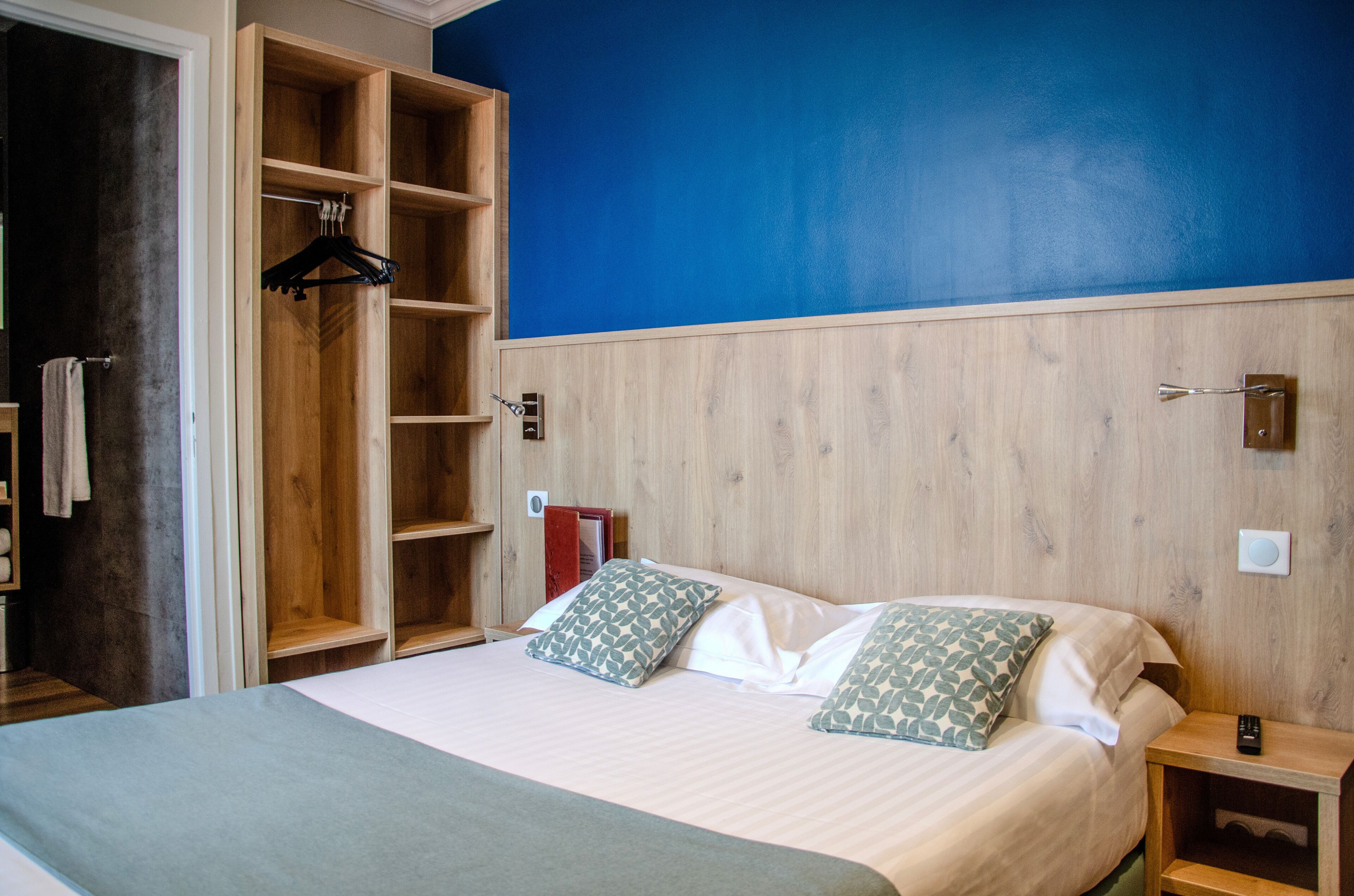 club room (nautile) | in-room safe, individually decorated, desk, soundproofing