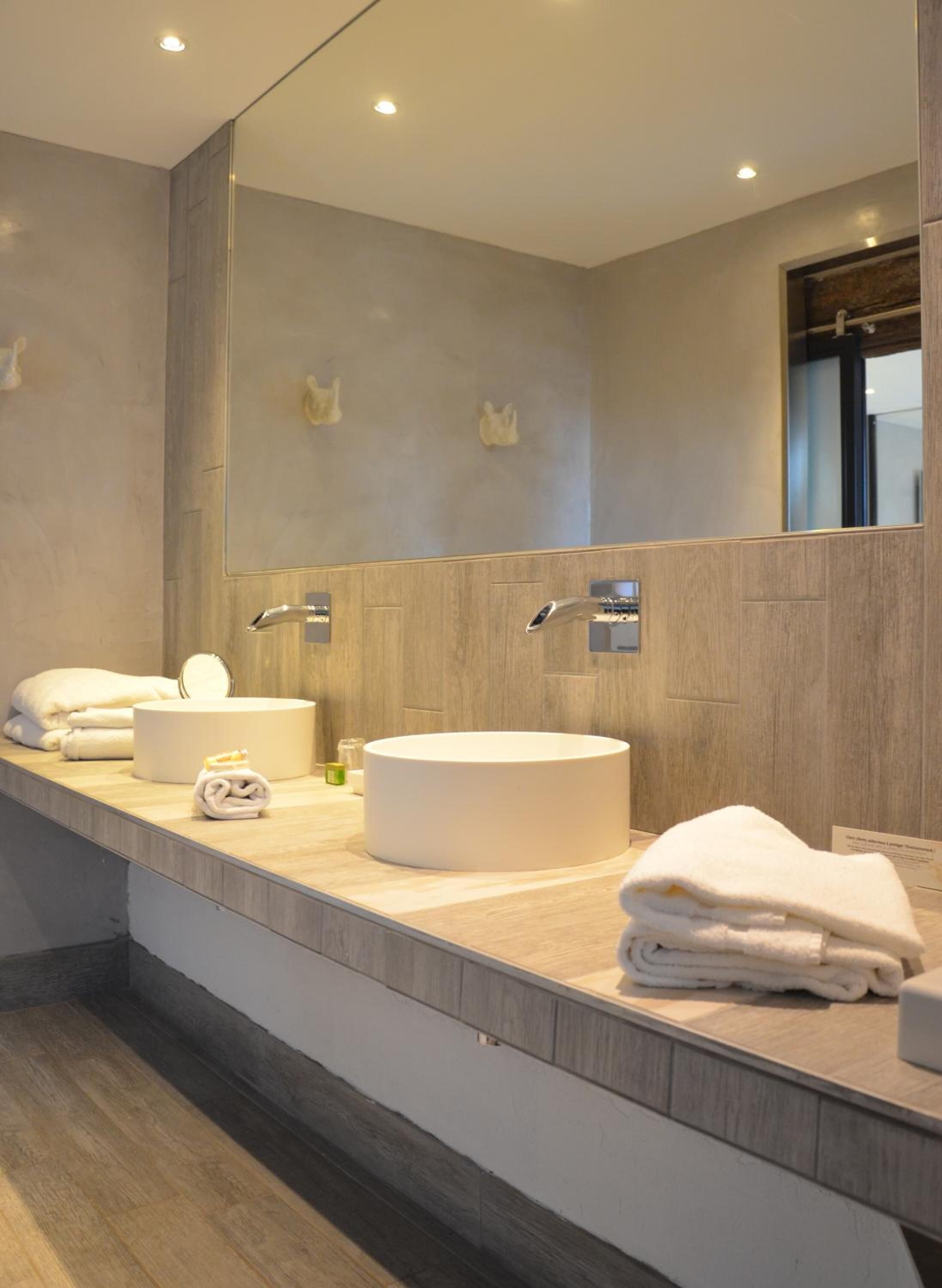 free toiletries, hair dryer