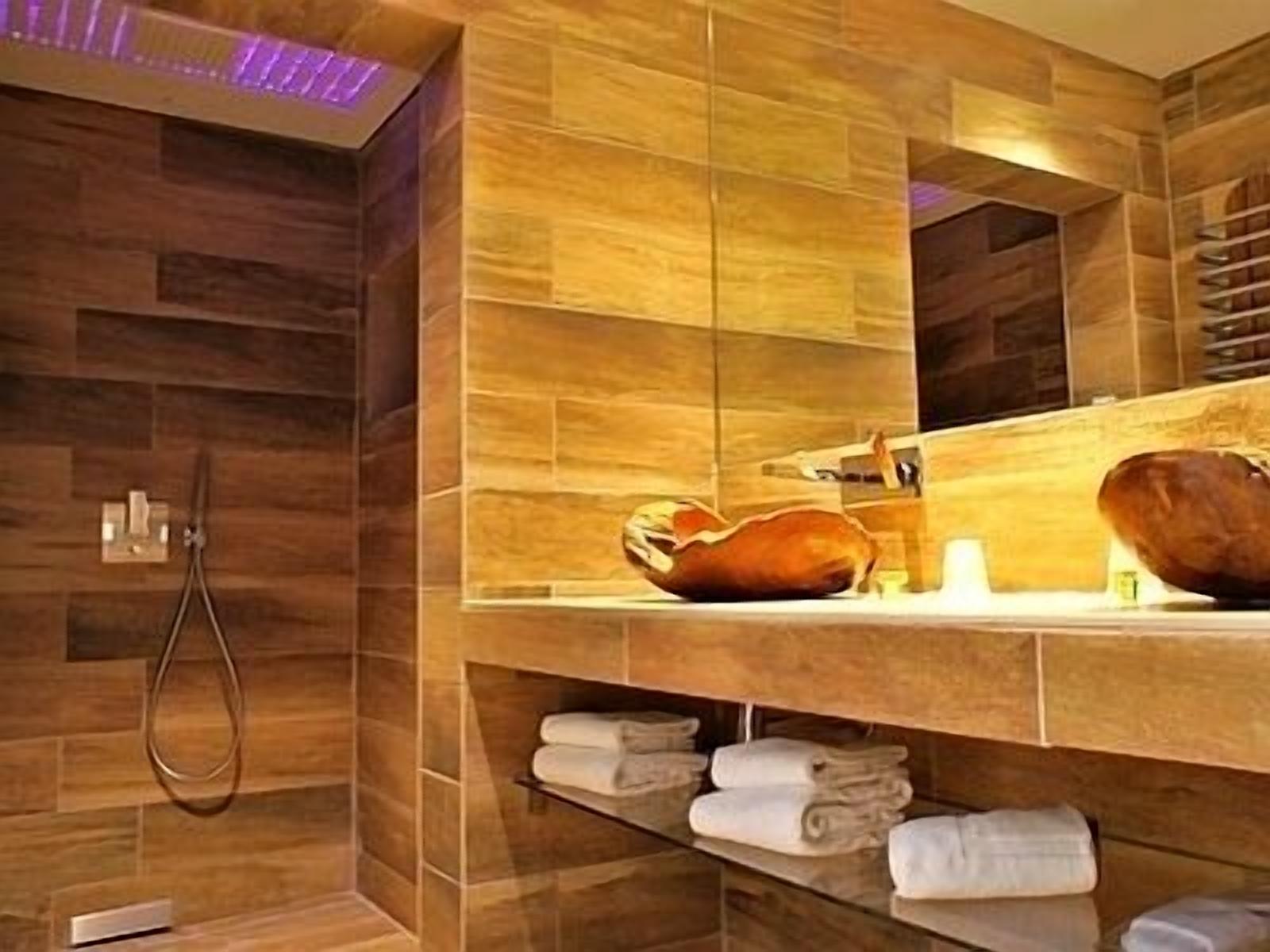 free toiletries, hair dryer