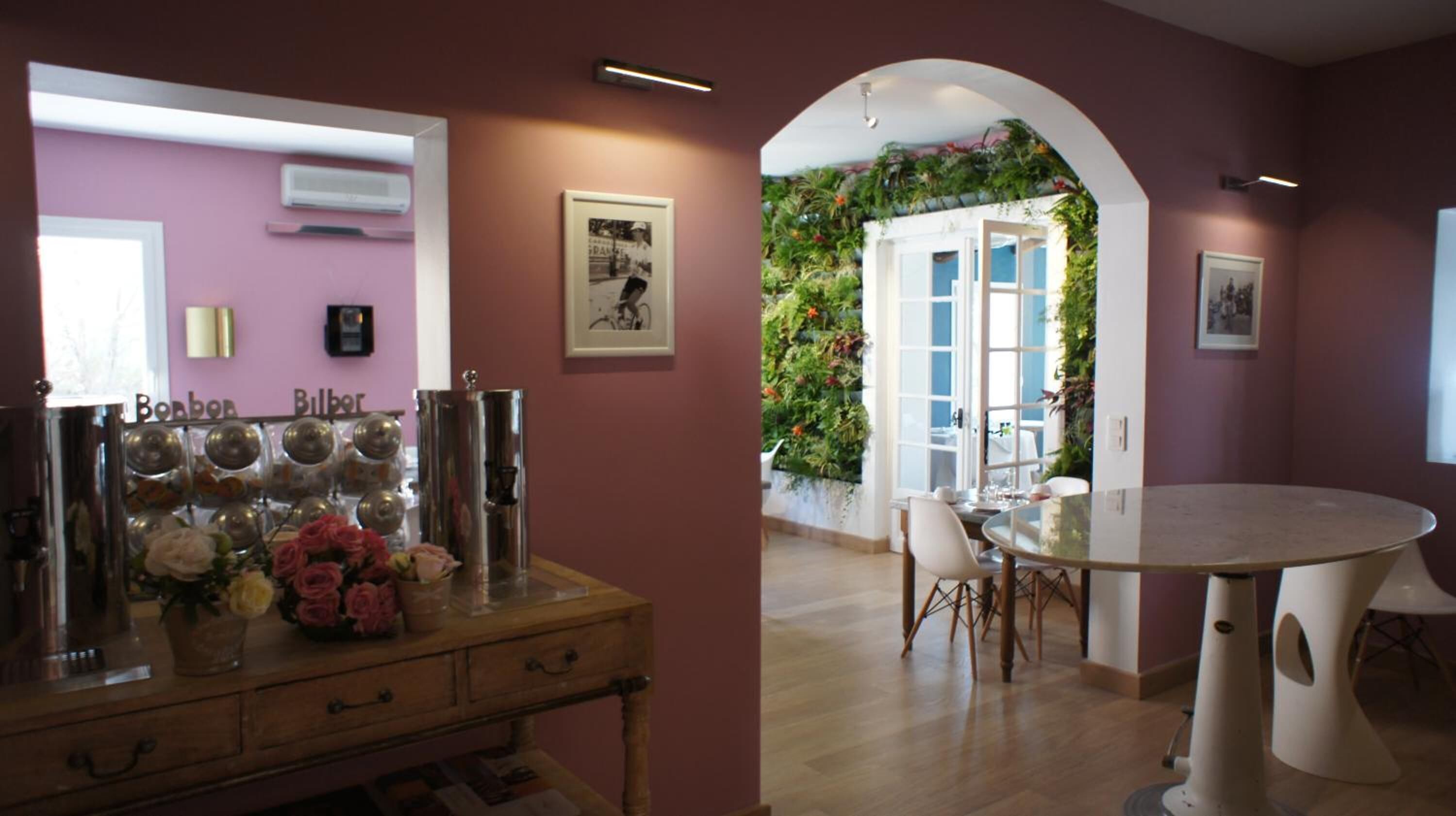 lunch and dinner served, regional cuisine