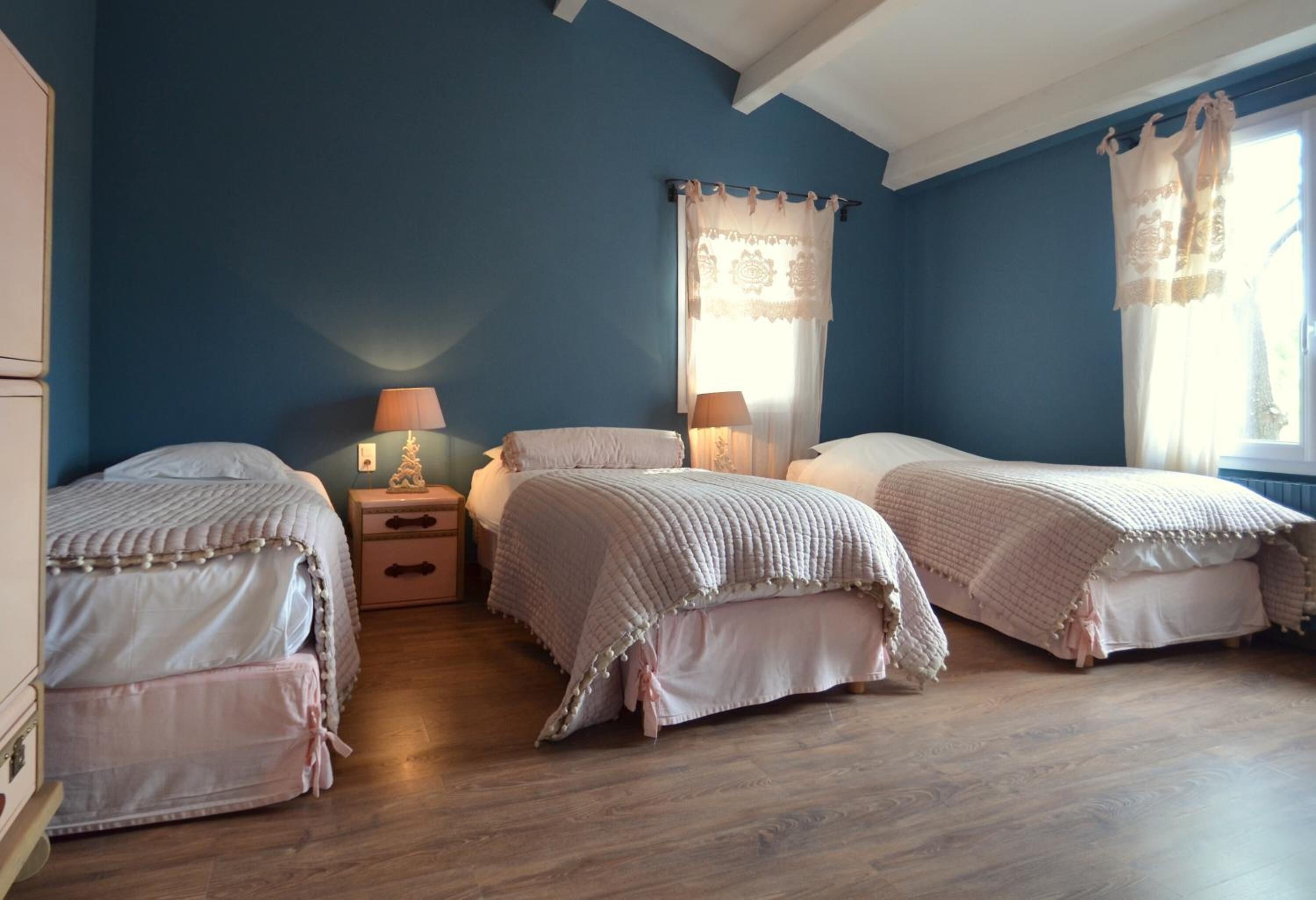 desk, iron/ironing board, free wifi