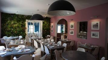 Lunch and dinner served, Regional cuisine