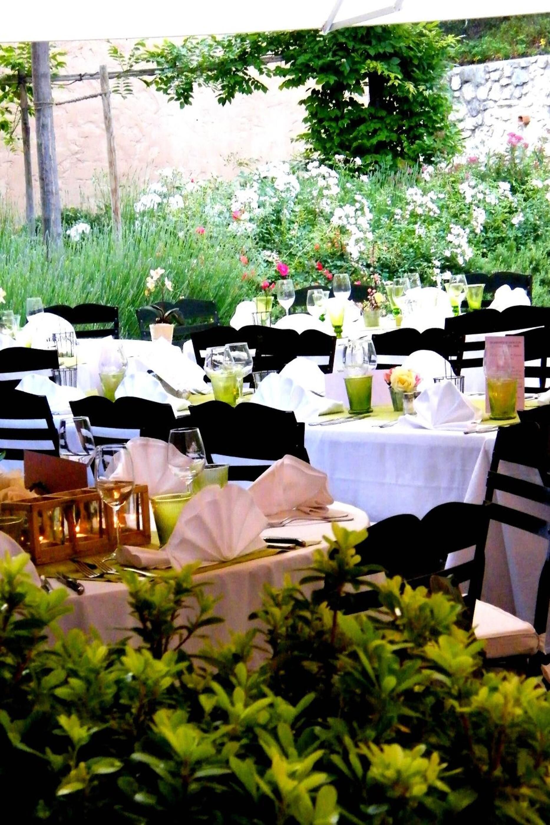 lunch and dinner served, regional cuisine