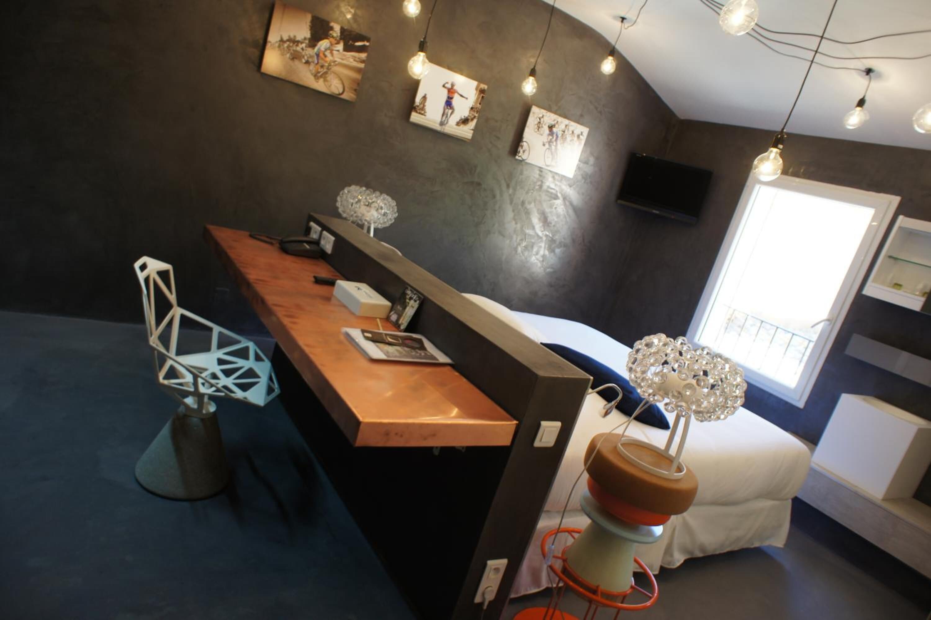 desk, iron/ironing board, free wifi