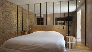 Desk, iron/ironing board, free WiFi