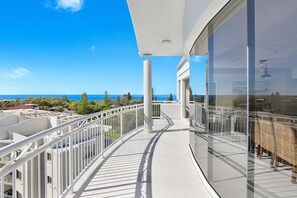 Penthouse Luxe, 3 chambres, vue océan, en bord de plage | Vue depuis le balcon