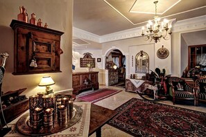 Reception - Storico Hotel Regina (Primiero San Martino di Castrozza)