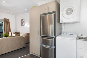 Family Apartment, 3 Bedrooms | Laundry - Two Tree Lodge (Blenheim)