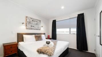 Family Apartment, 3 Bedrooms | Individually decorated, individually furnished, laptop workspace